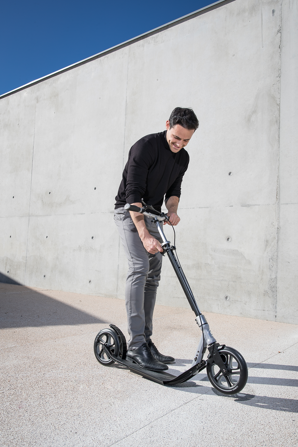 Tretroller, Elektroroller, Faltbarer Roller, Gehhilfen-Roller, Grau