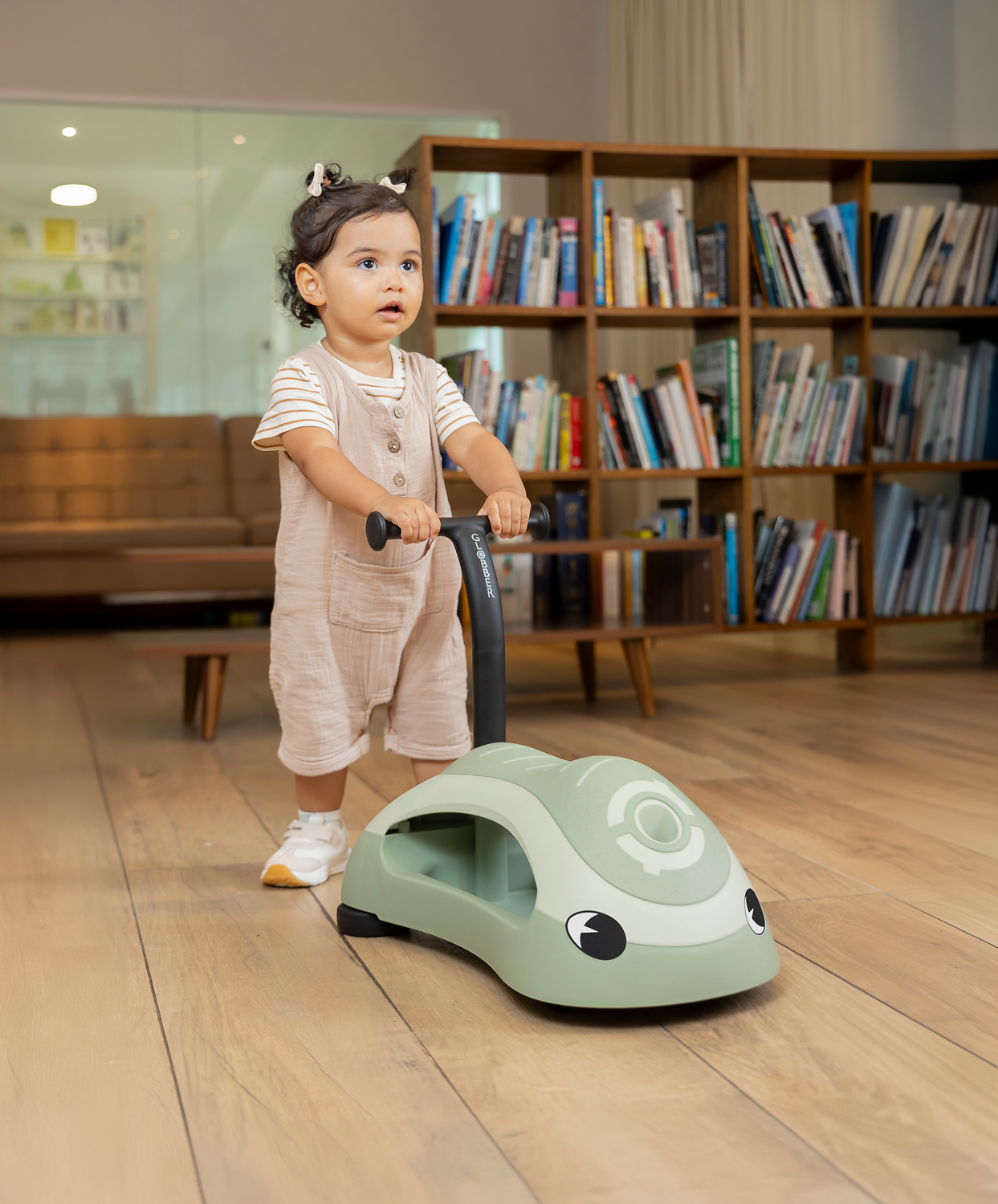 Kinderkinderwalker, Lauflernhilfe, Spielzeugauto, Graugrün, Kinderzimmer