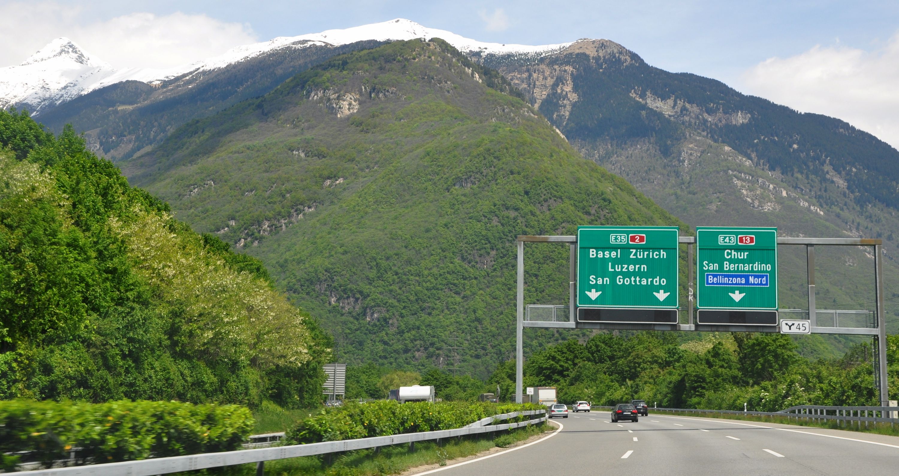 AdobeStock_24349270 Straße, Autobahn, Auto, Unterschreiben