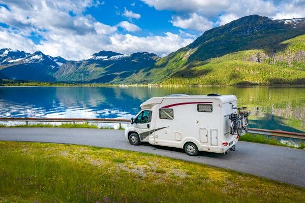 Wohnmobil am See