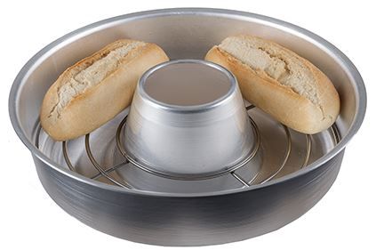 Kuchenbackform mit Gitterrosteinsatz und Brötchen