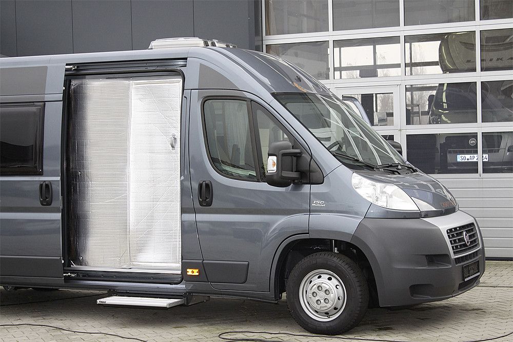 9917709-Thermovorhang_Schiebetuere_fuer_Kastenwagen_Ducato_Universalgroesse_2_hoher_Tueraus_schnitt_mit_Fliegengittertuer-Standard-01 Themovorhang Schiebetür, Van, silber