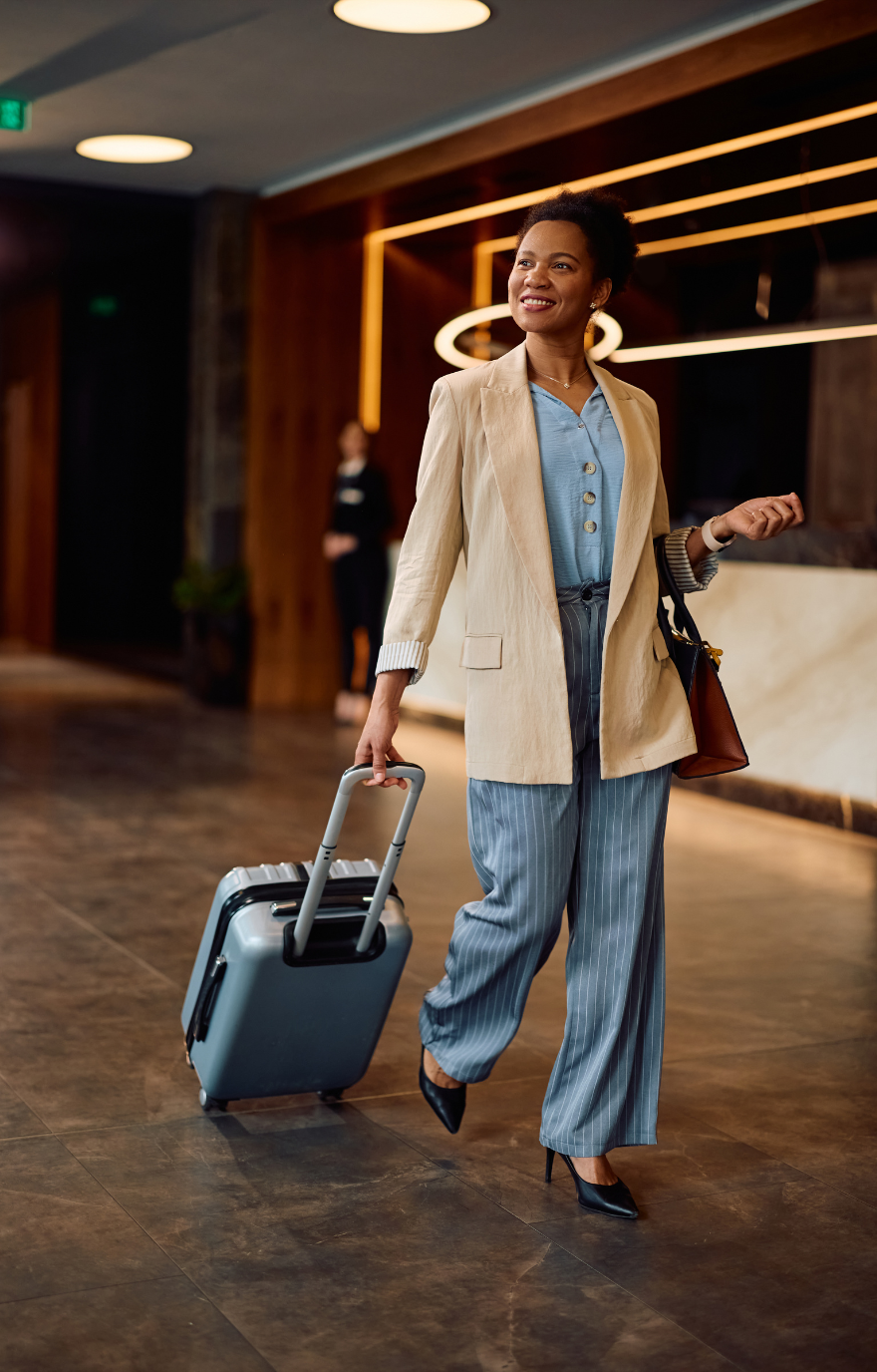 blazer, beige, bluse, hose, rollstuhl?