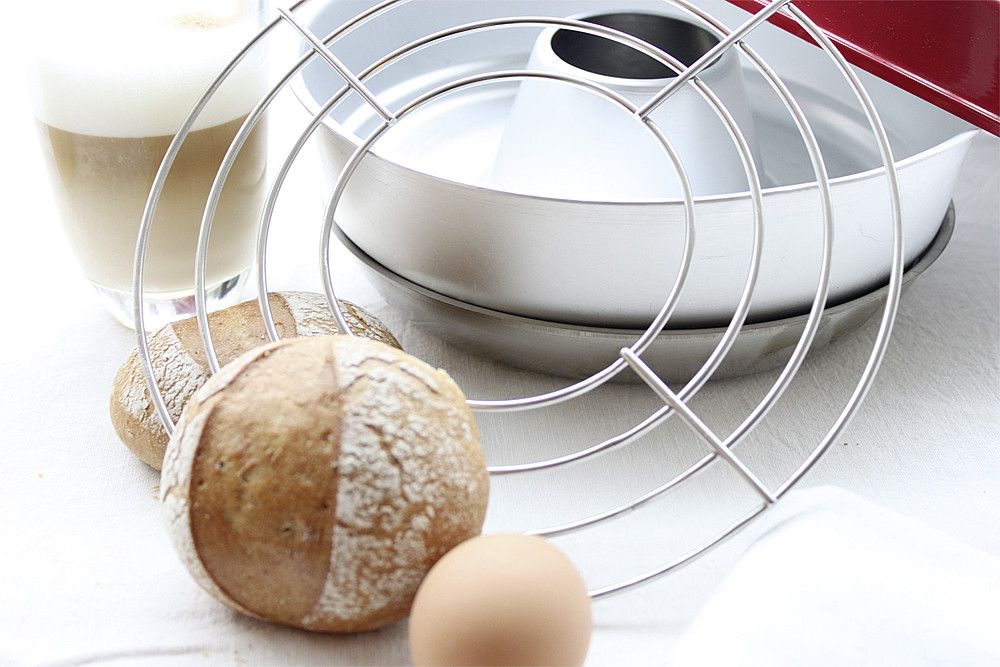 Rundes Drahtgitter , Kuchenbackform, Brötchen, Ei, Kaffee
