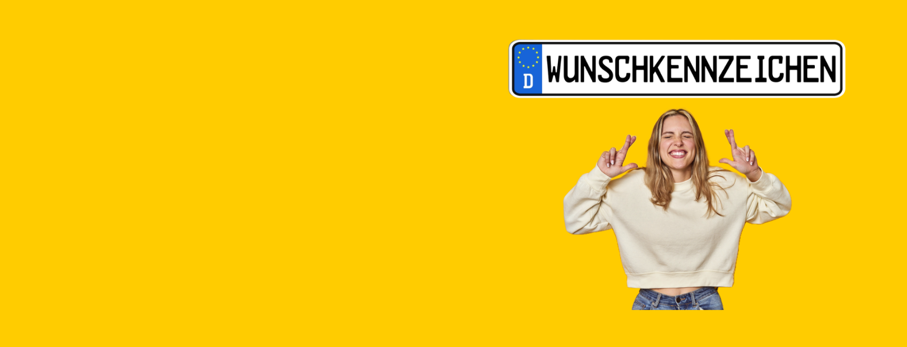 muted yellow background, frau, creme sweatshirt, creme sweater, pose mit gekreuzten fingern