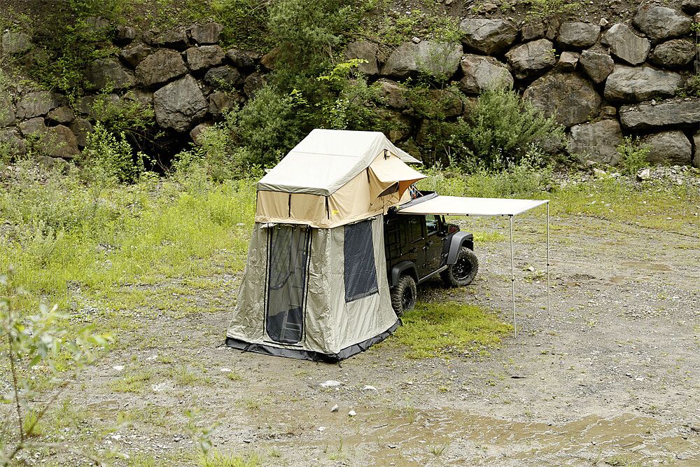 993863713yvaamsR0kaGO5 Horntools Dachzelt aufgebaut an Jeep
