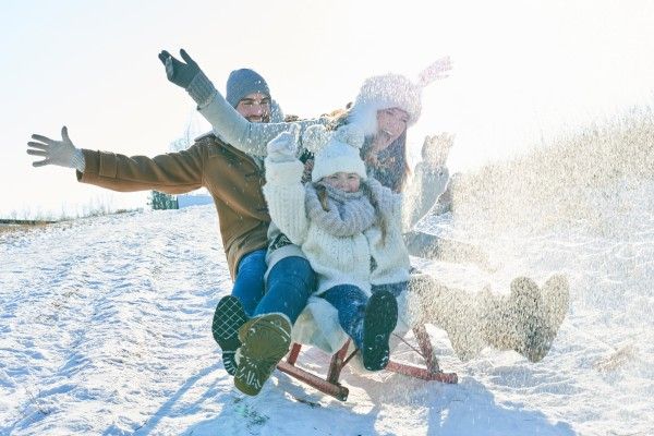 Winterurlaub, Schlitten, SchneeBekleidung, Handschuh, Schuh, Person, Hut,