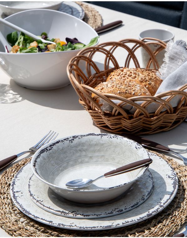 Essen, Präsentation des Essens, Gabel, Löffel, Schüssel