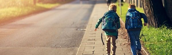 Schulweg,Person, Gehen, Rucksack, Junge, Kind, Person, Gehen, Rucksack, Junge, Kind,