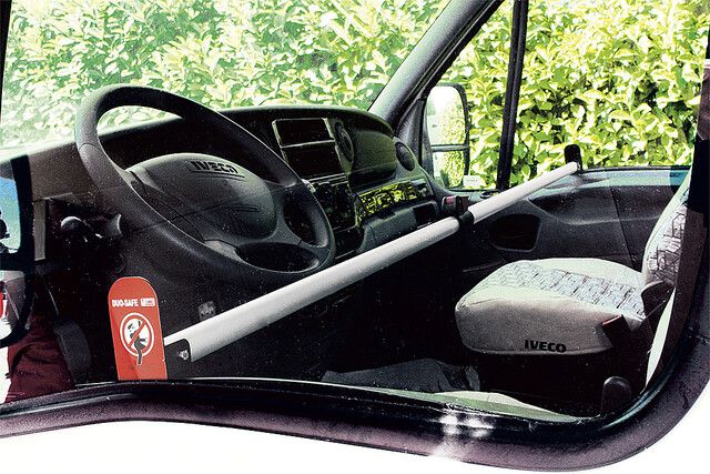 Lenkrad, Fahrerkabine, Armaturenbrett, Fahrersitz, Sicherheitsaufkleber