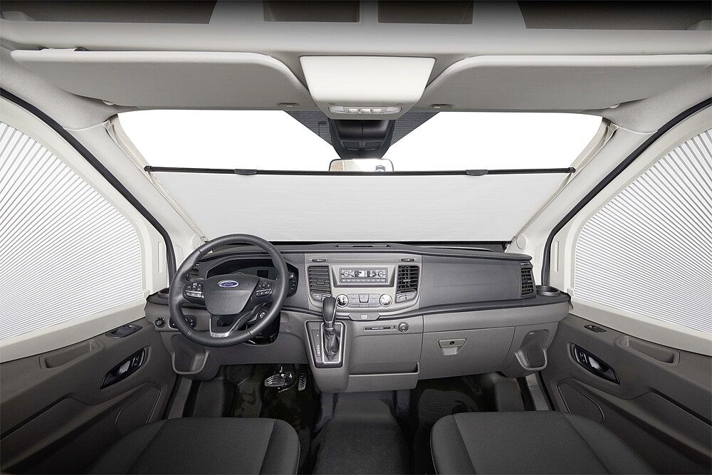 9948694107 DOMETIC Verdunkelungssystem, Foto aus Auto heraus, alle Scheiben sind abgedeckt
