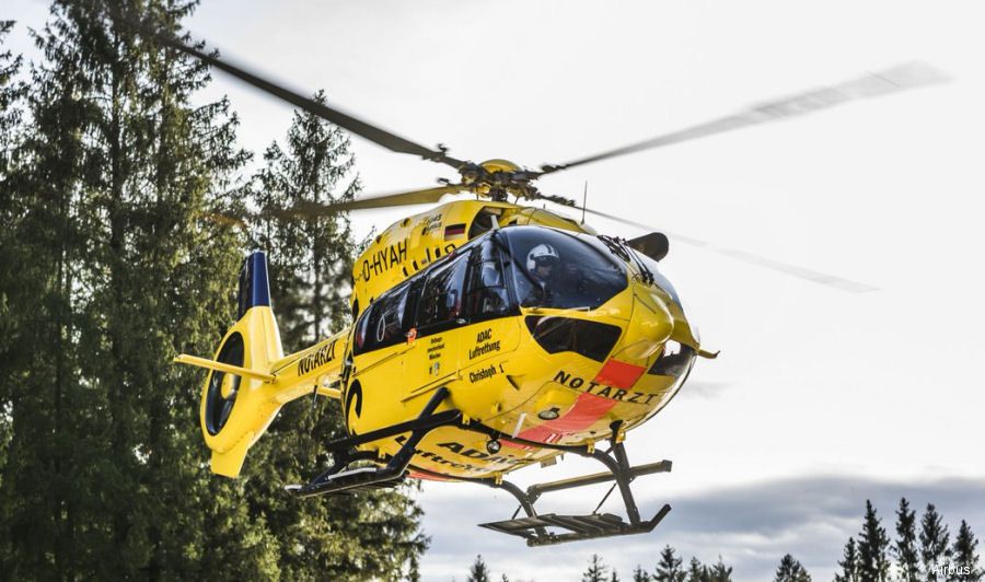 Echter ADAC Helikopter in der Luft