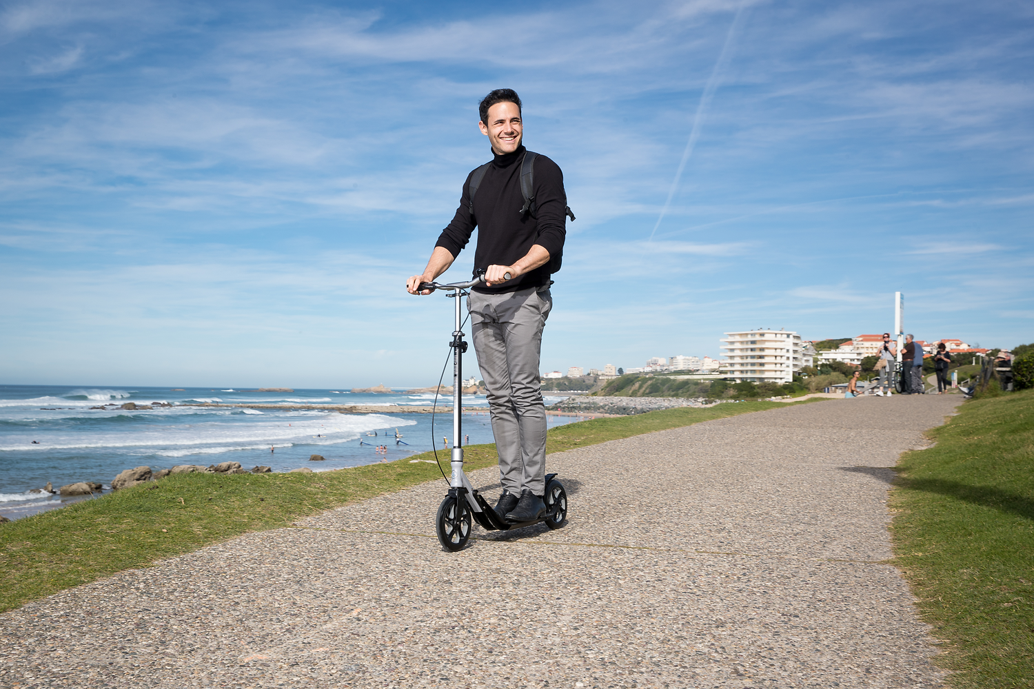 E-Scooter, Person, Sommer, Straßenweg, Meeresküste