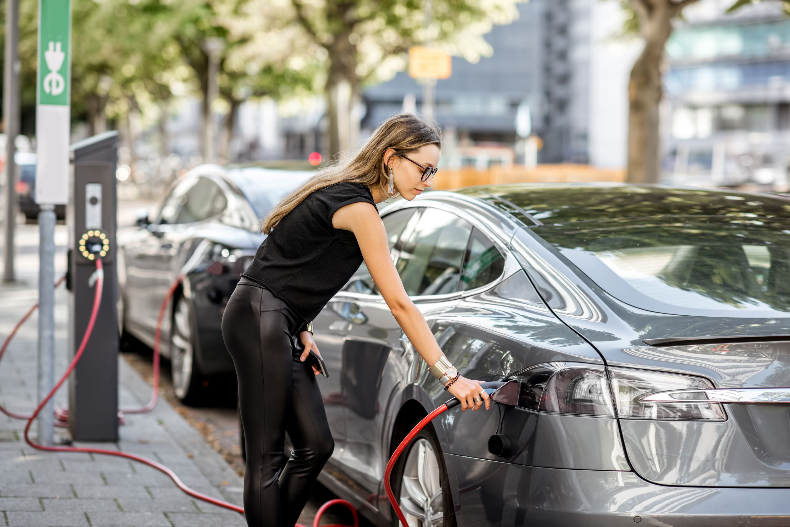 e-auto, aufladung, elektrofahrzeug, autoladen, ladekabel