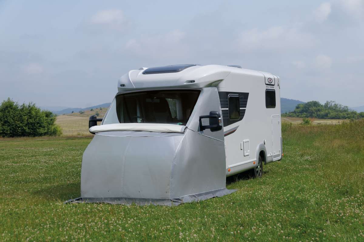 996584912_600x600-2x WIGO Außenisoliermatte FH zweiteilig auf einem Wohnwagen im freiem