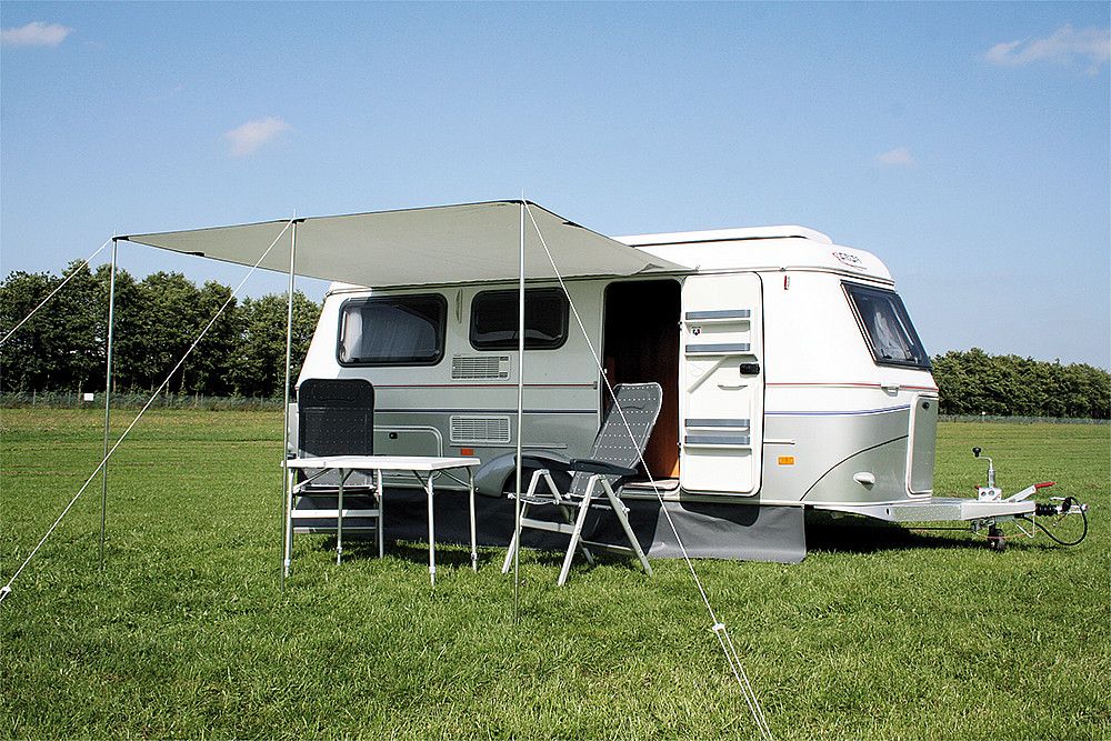 9903100-Sonnendach_LEINE_200_Fb_grau-Standard-02 Abbildung Wigo Vario Sonnendach an Wohnwagen angebracht