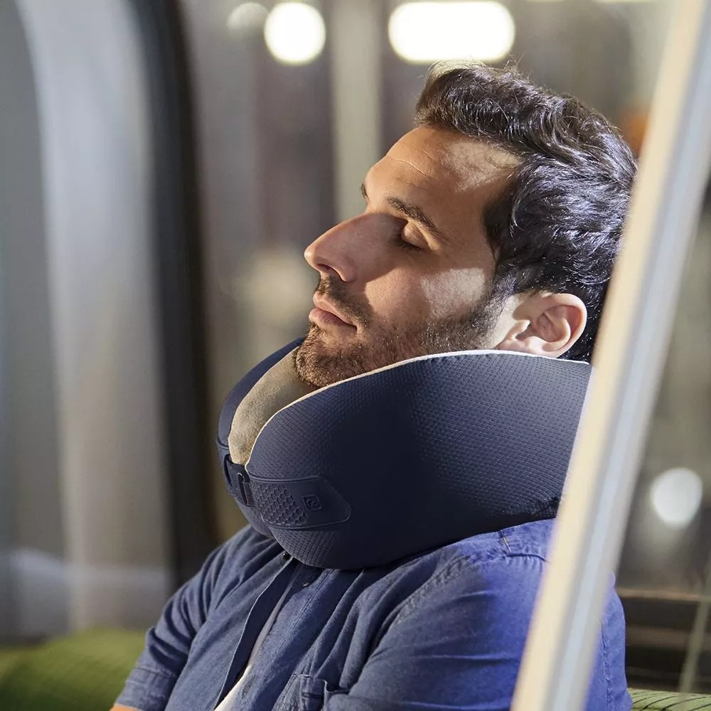 Erwachsener, Männlich, Mann, Person, mit Nackenkissen