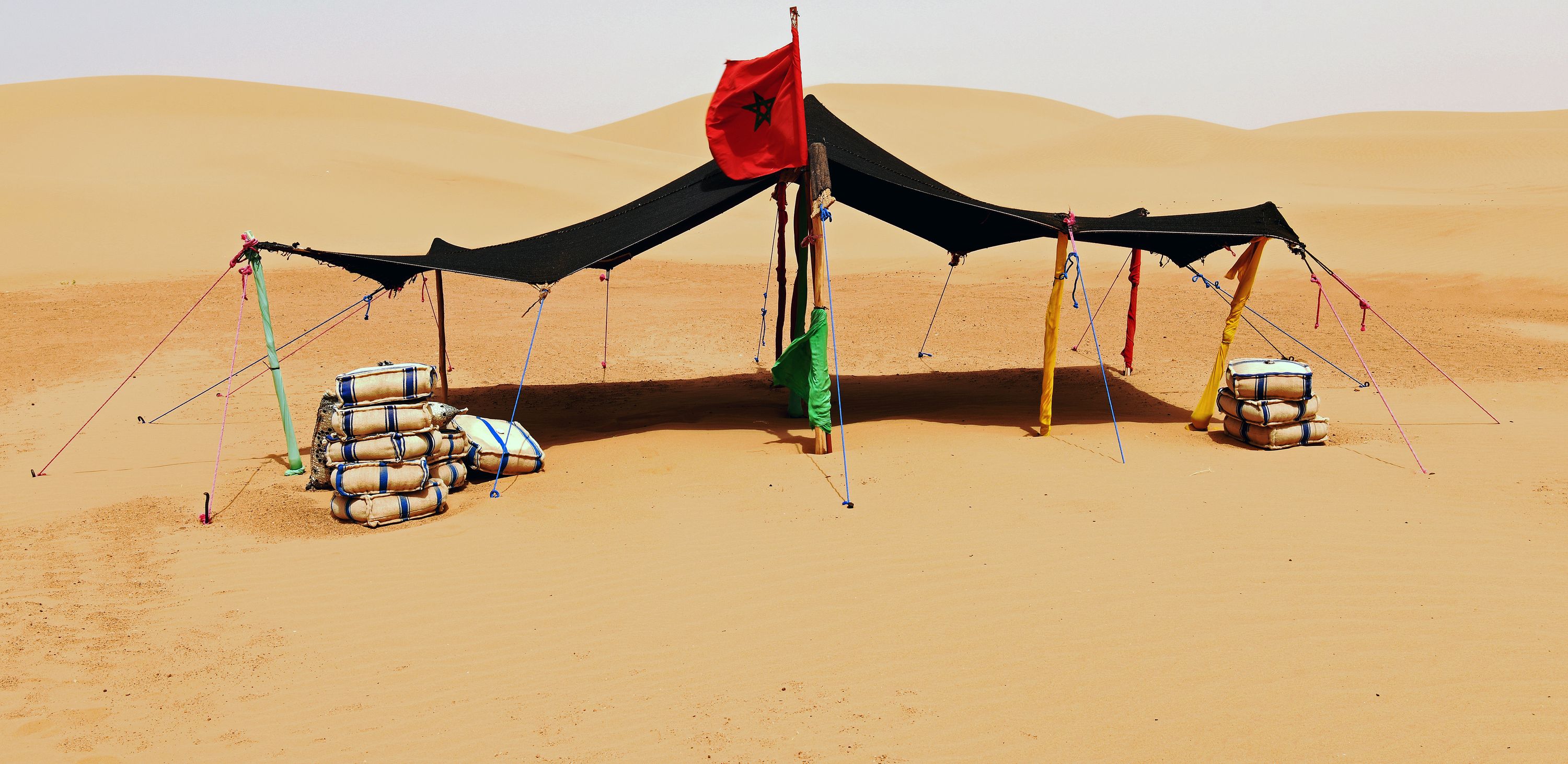 Zeltplane in der Wüste