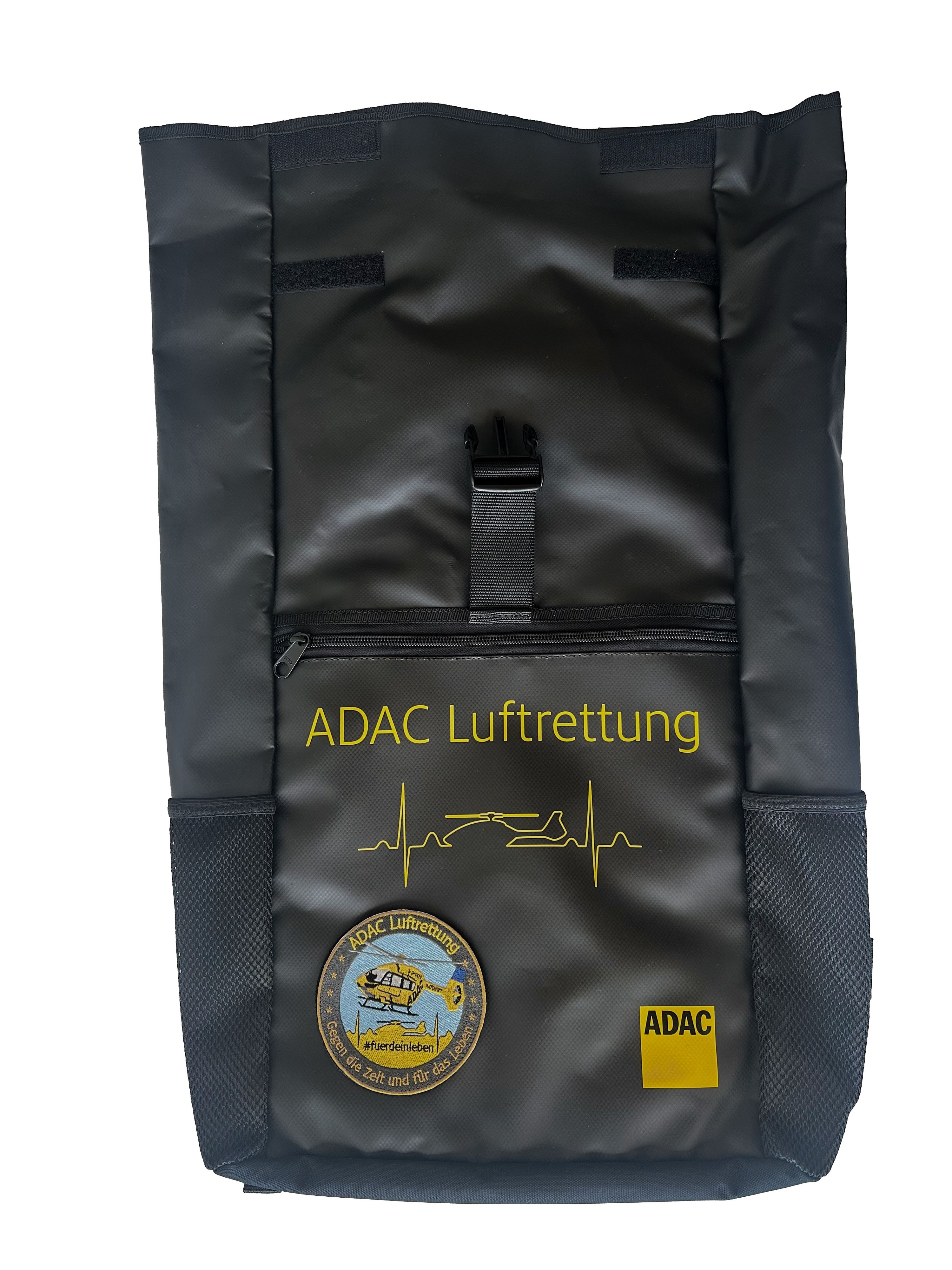Rucksack der ADAC Luftrettung mit Fanpatch von vorne