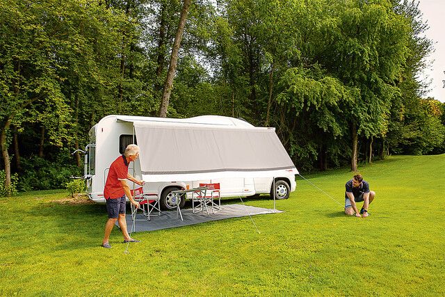 Wohnwagen, Wohnmobil, Camping, Außenbereich, Grasfläche