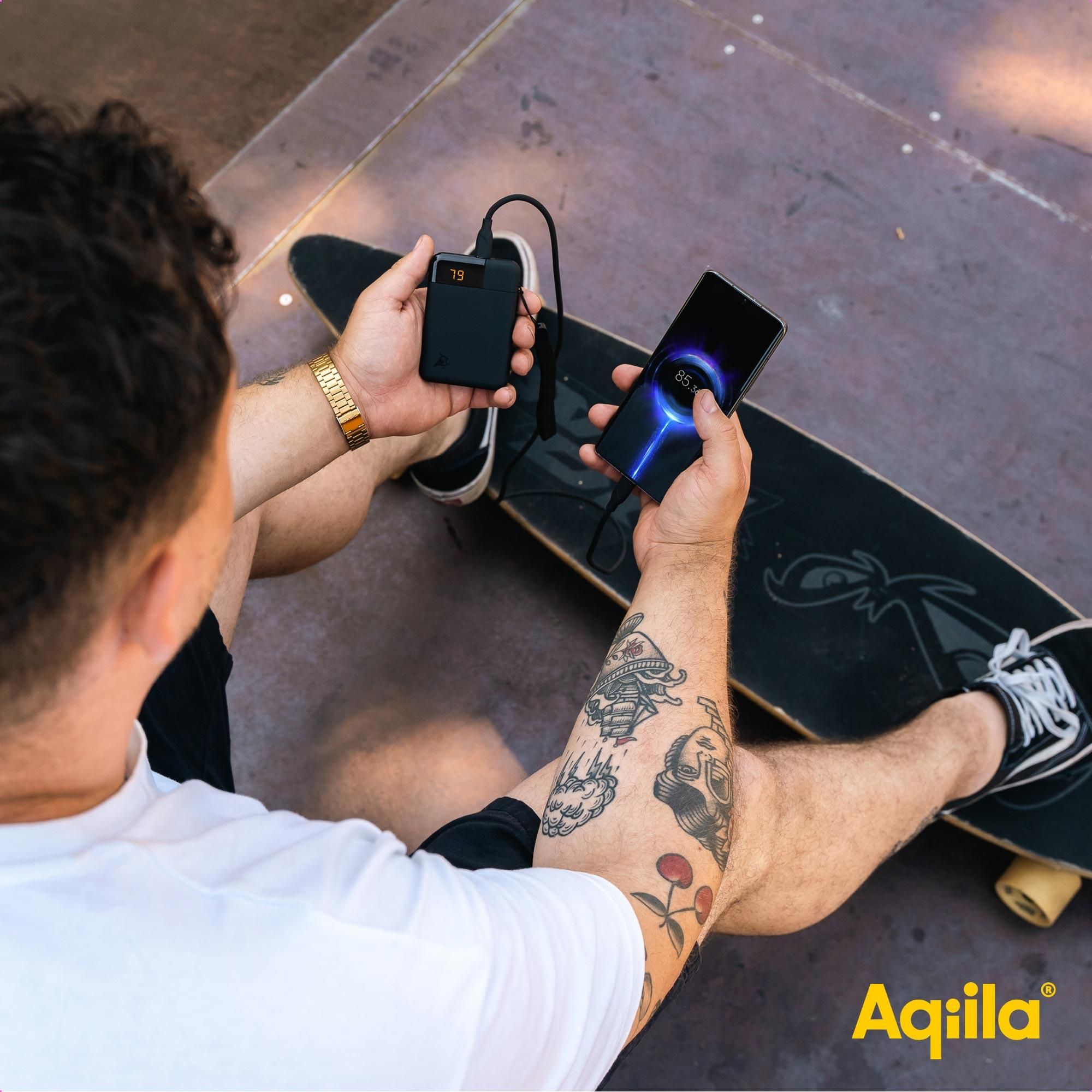 Power Bank, Wireless charger, Smartphone, Tattooed arm, Aquila logo