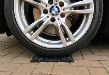 Standplatte, Schwarz, Unter Autoreifen