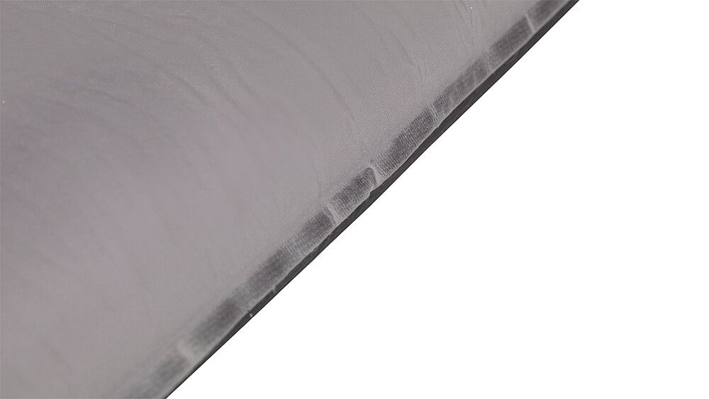 Outwell Isomatte Sleepin, aufgeblasen und Fokus auf Seitenrand