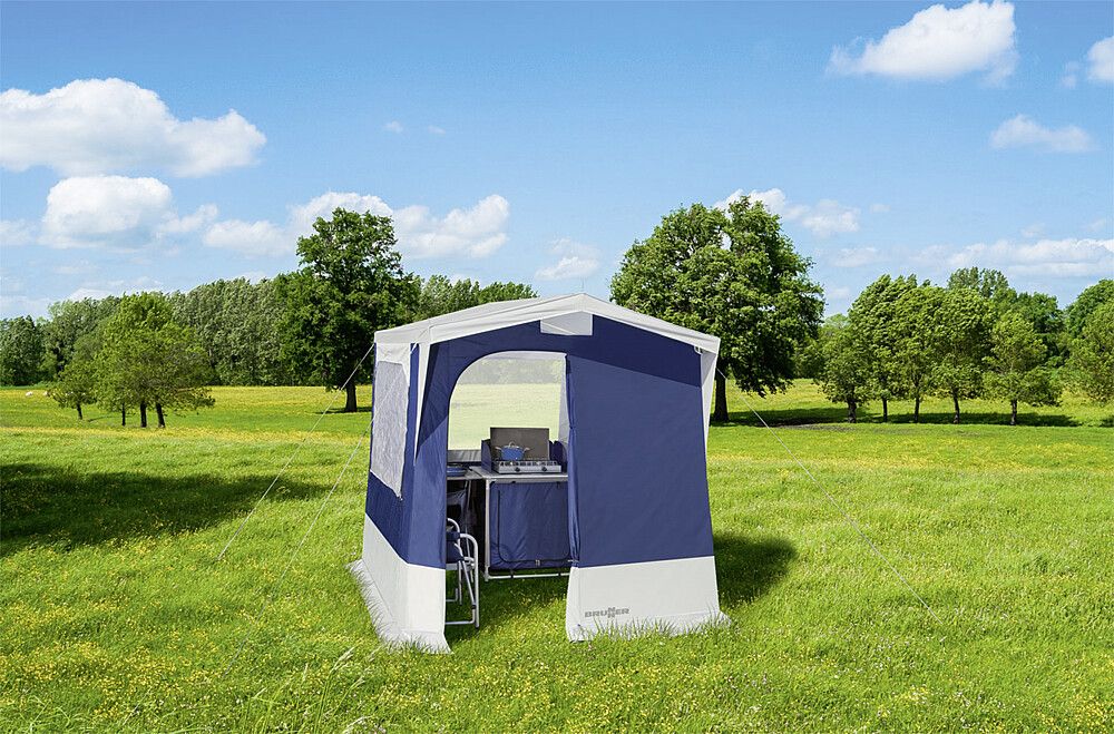 992702311 Küchenzelt, blau, weiß, aufgestellt auf Wiese
