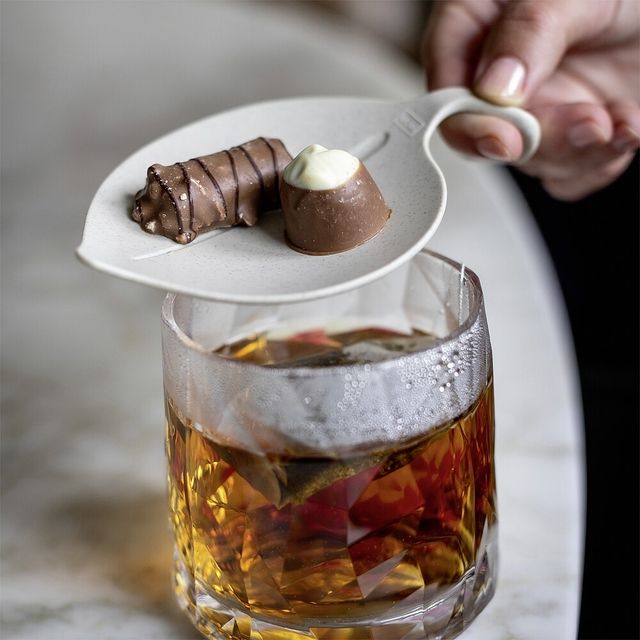 Essen, Präsentation des Essens, Kochen, Essen einschenken, Tasse