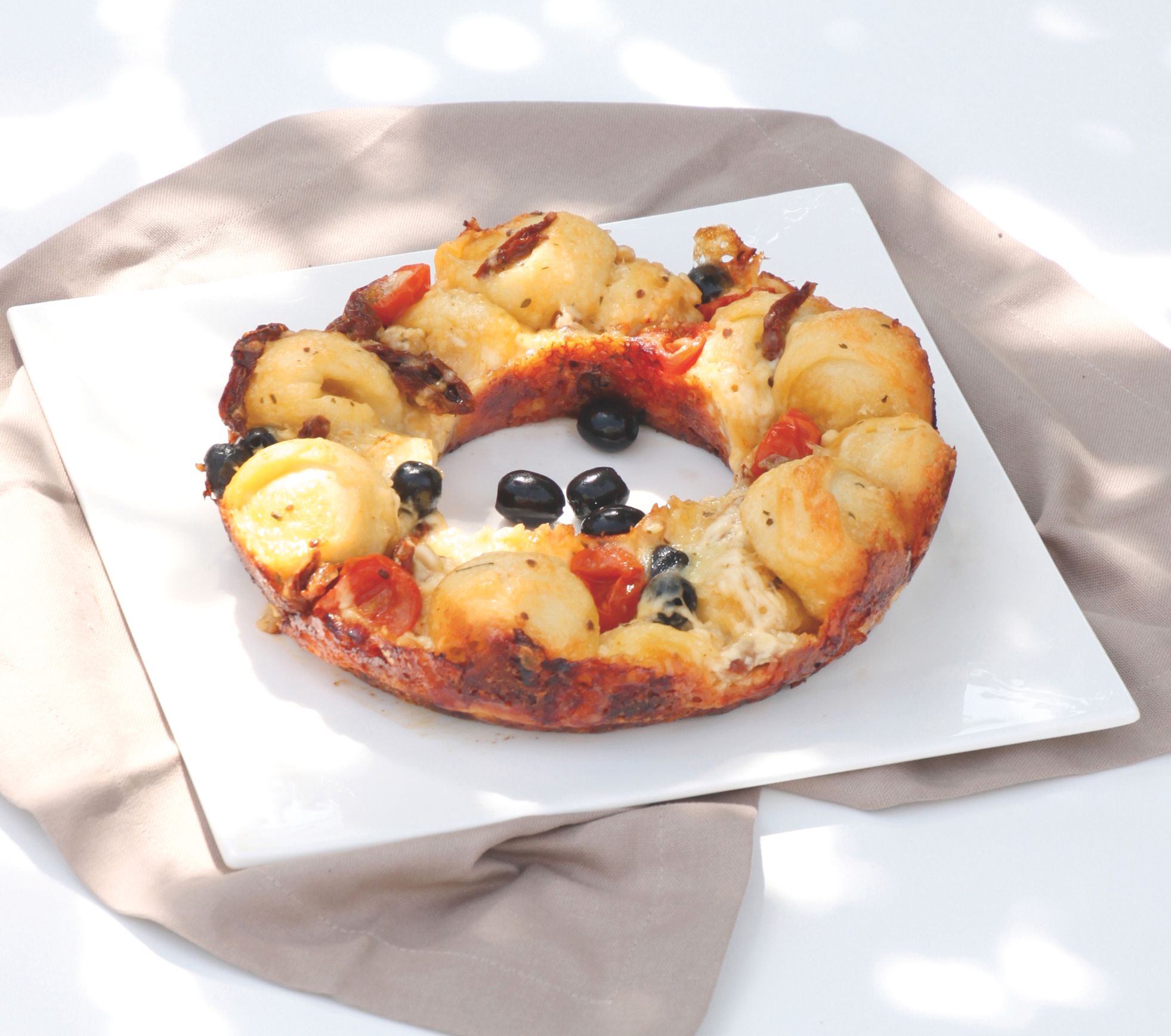OMNIA-Gericht_Zupfpizza_HR Brot aus dem Campingbackofen