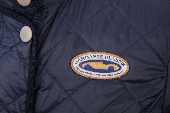 Blaue Damenjacke Gardasee mit ADAC Logo auf Innenseite