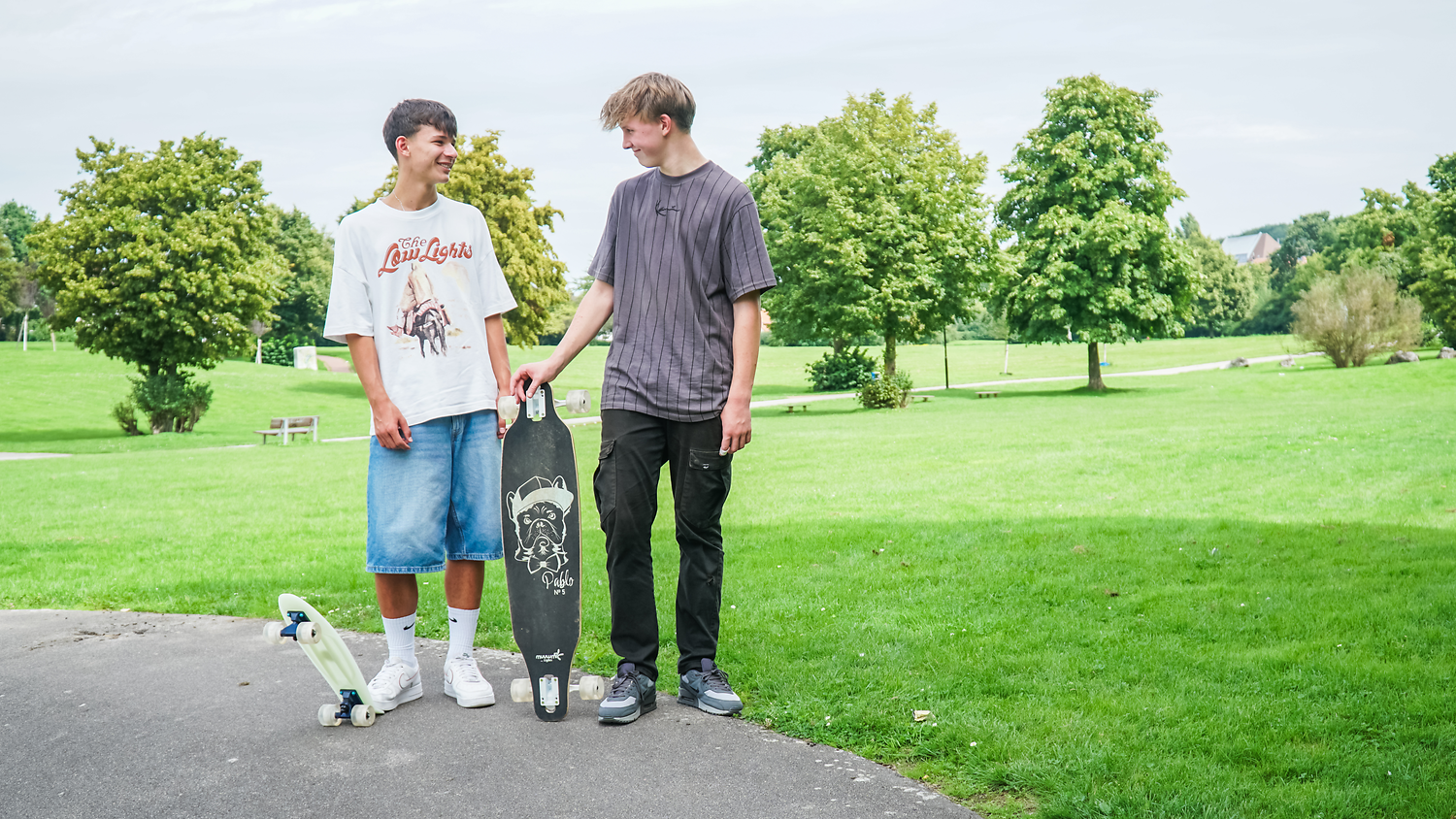 Skateboard, Longboard, T-Shirts, Jeans, Park