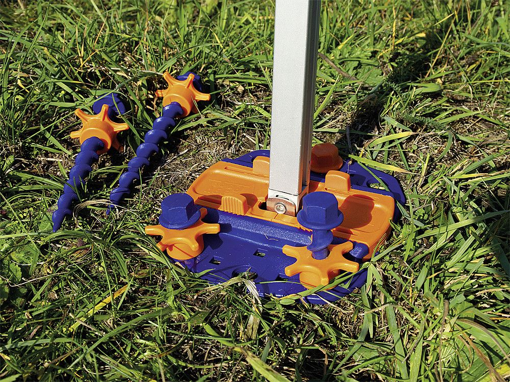 9940471-Schraubhering_mit_Kontermutter-Anwendung-02 Peggy Peg Schraubhering Peg & Stop. im Boden angebracht