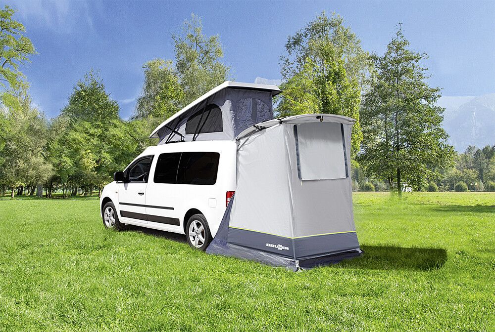 Brunner Heckklappenzelt Pilot VW Caddy aufgebaut am Auto