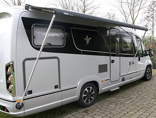 994351721 Wohnmobil, Seitlich, Vorzelt mit Saugnapf-Ankern