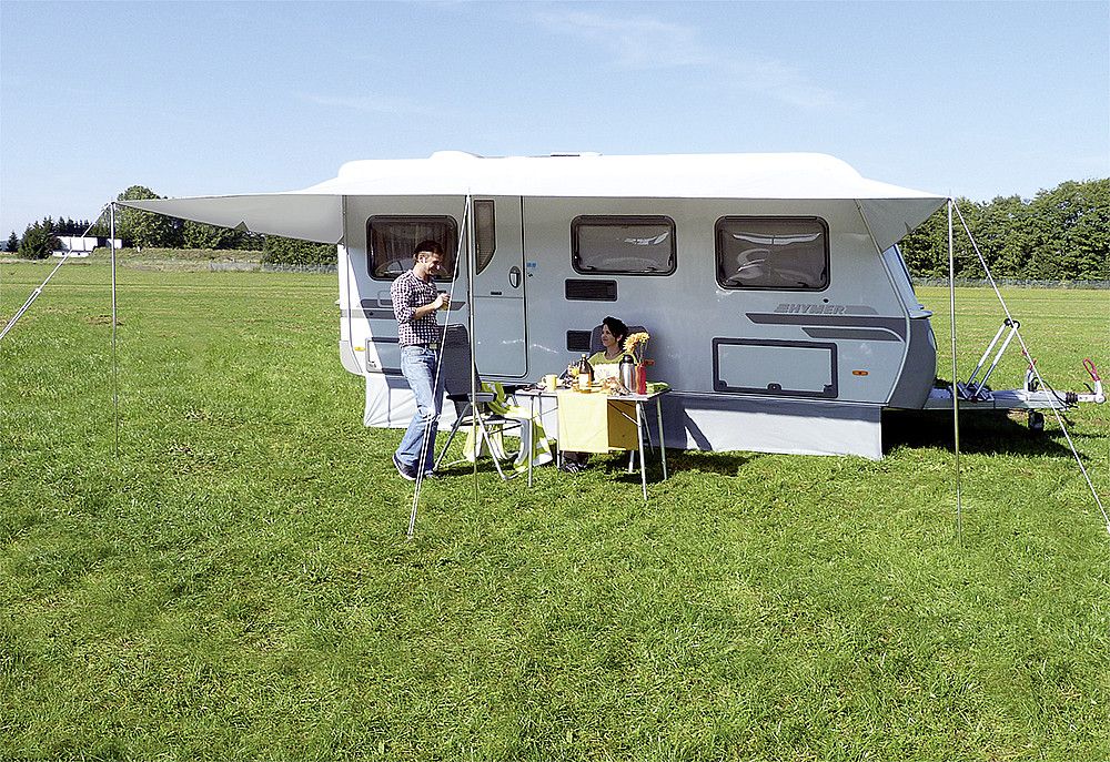 9996501-Sonnendach_SOLARE_500cm_Stahlgestaenge-Standard-01 Abbildung Wigo Vario Sonnendach an Wohnwagen angebracht