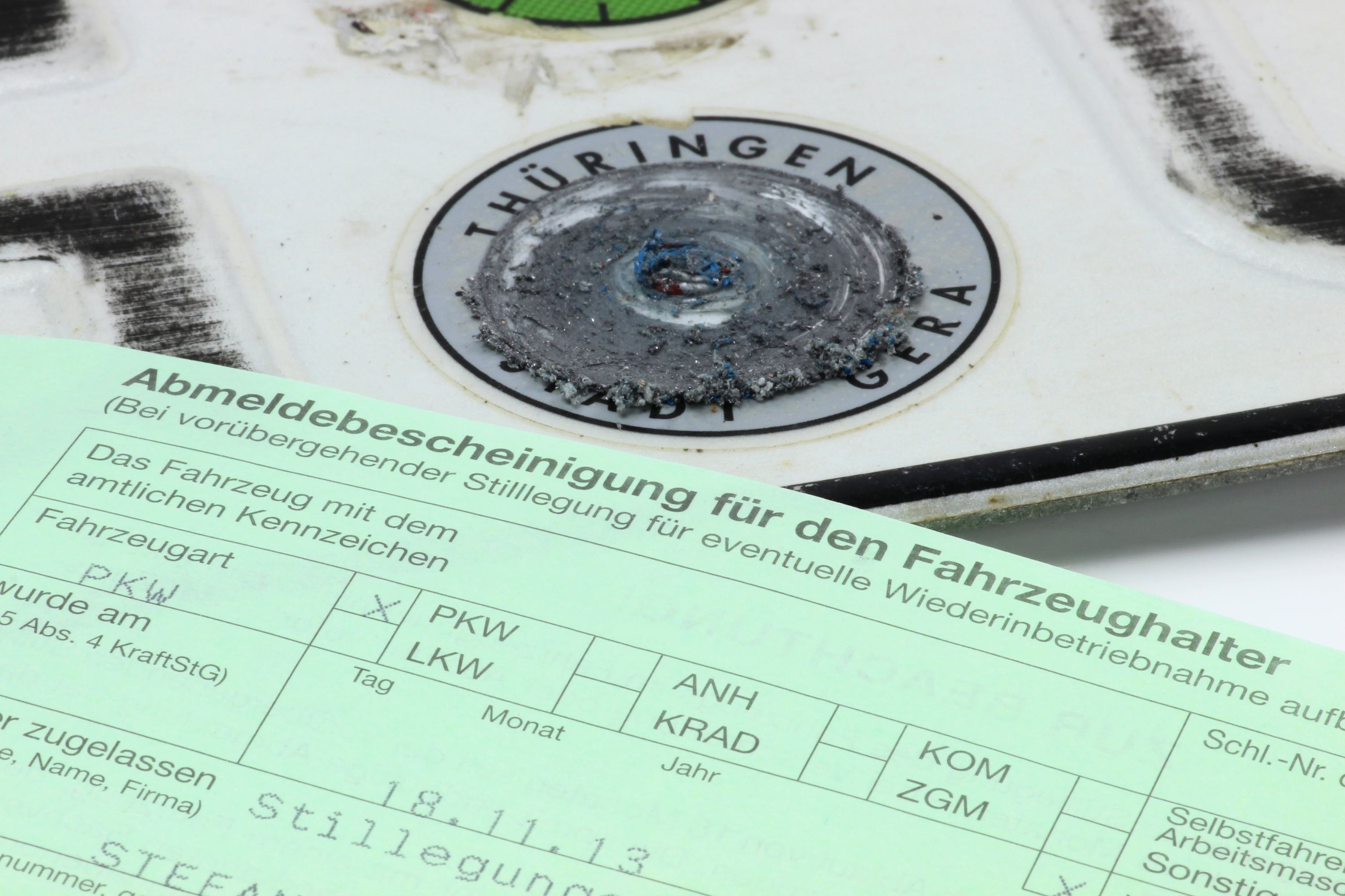 KFZ Abmeldung, Abmeldebescheinigung und entwertete Plakette