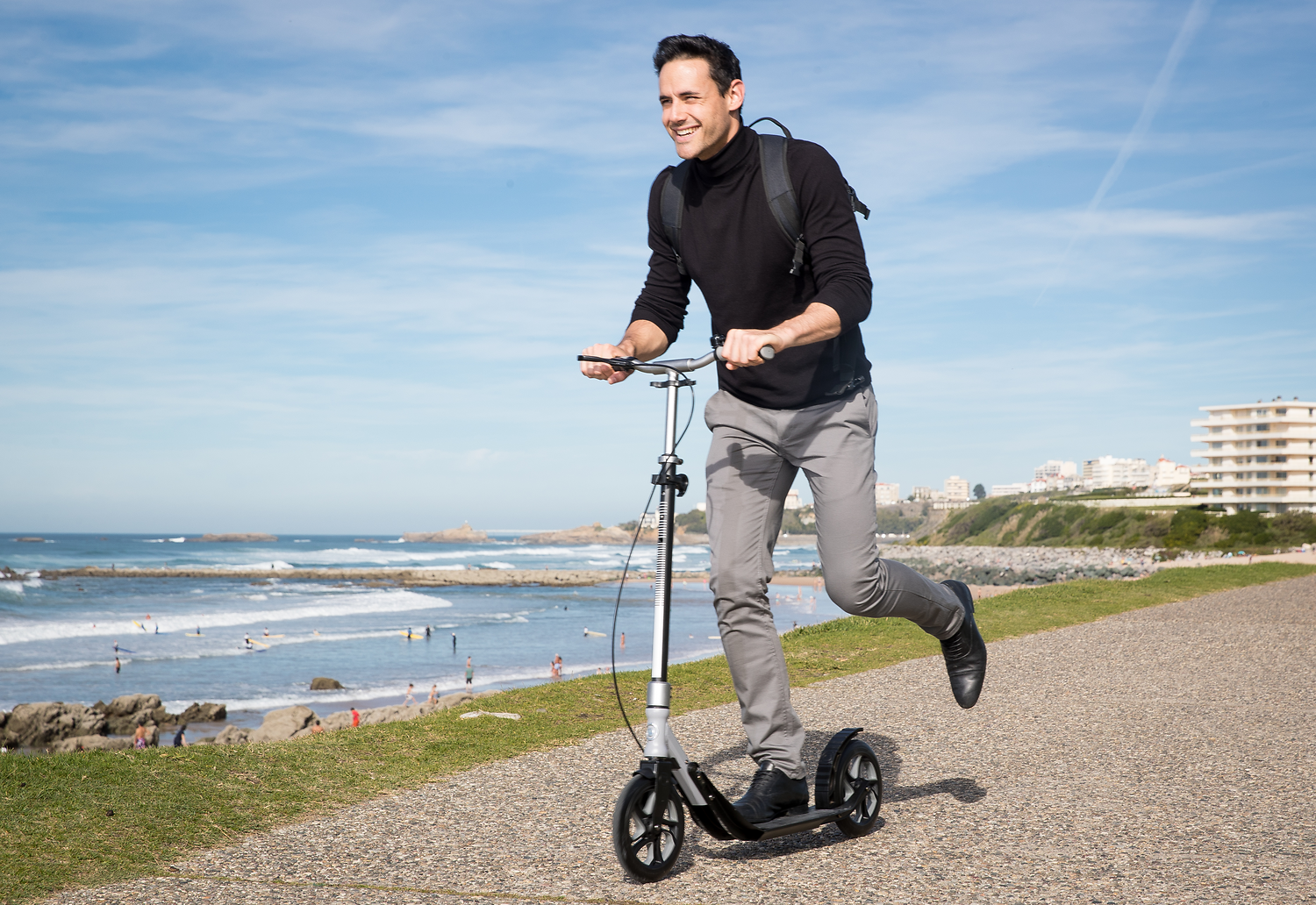 E-Scooter, Elektroroller, Schwarz, Sommer, Outdoor