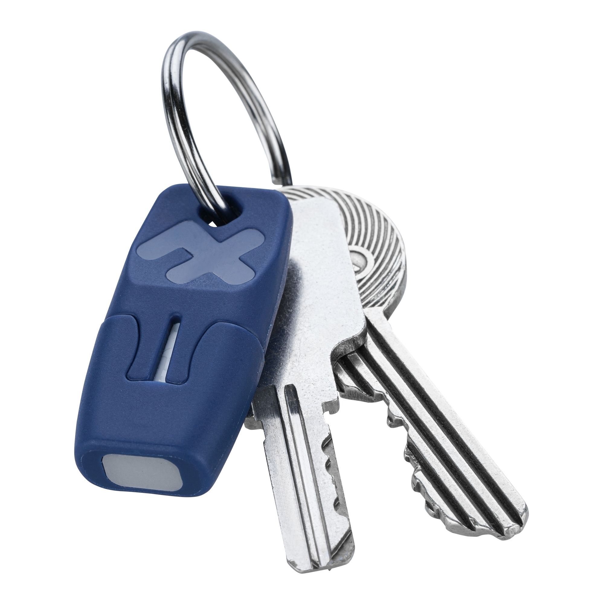 Blauer Insektenstichheiler an Schlüsselbund befestigt,auf weißem Hintergrund