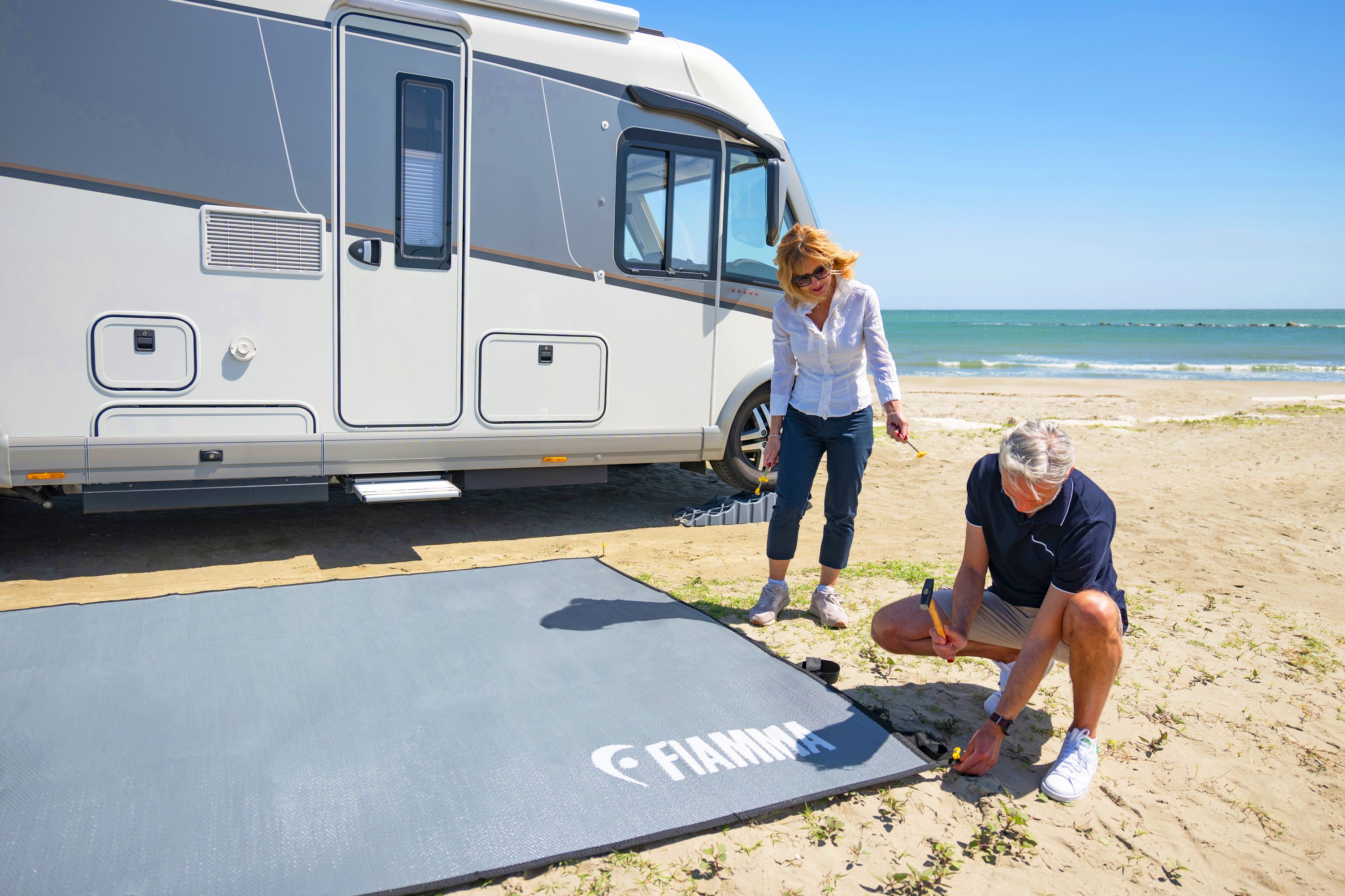 993309891 Fiamma Vorzeltteppich Patio Mat. Vor Camper am Strand
